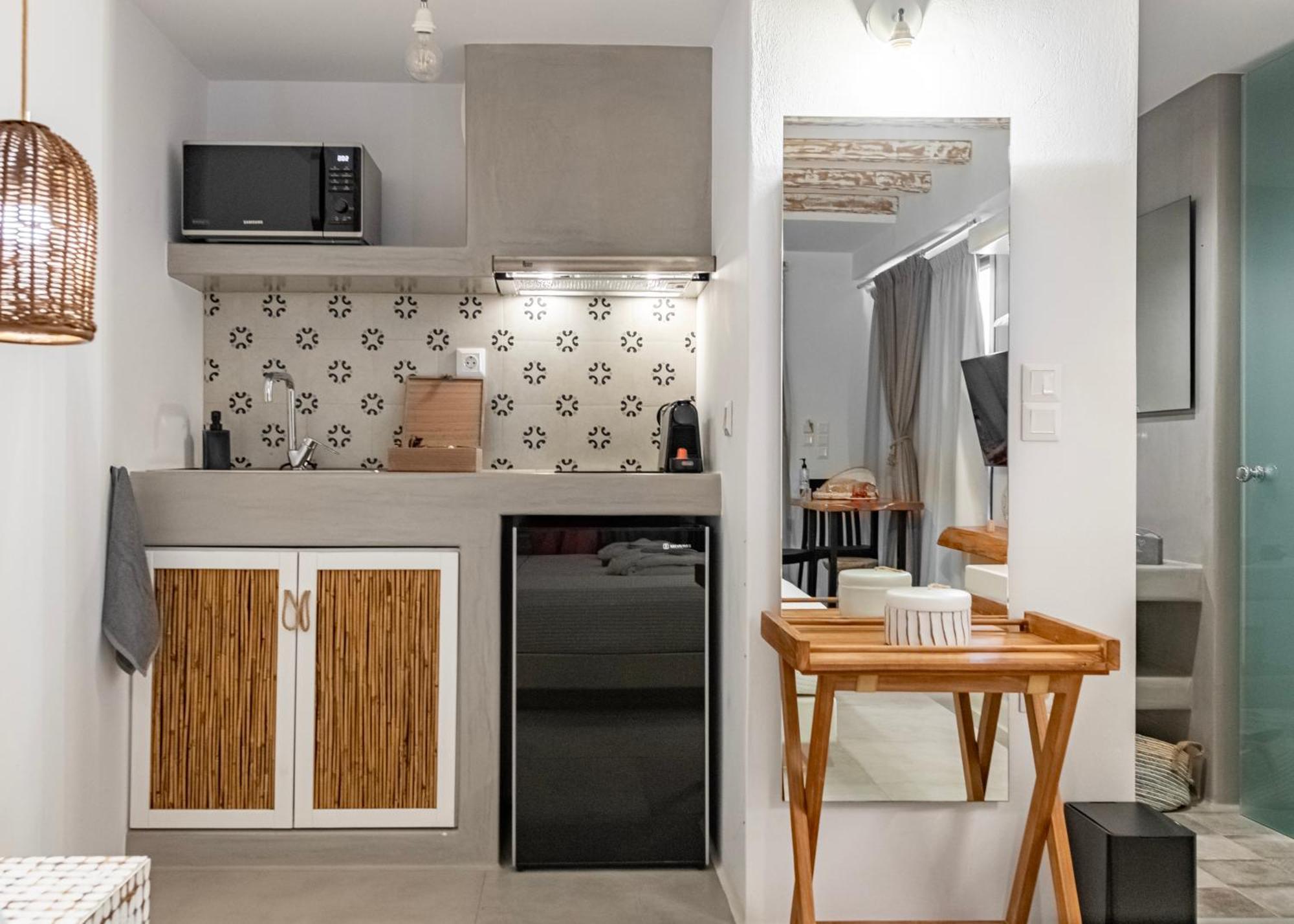 Aelia Suites Adamantas  Exterior photo